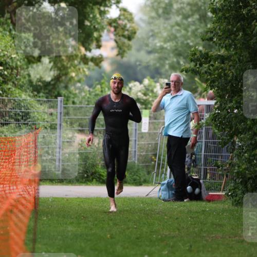 15.06.2025 - 7 Türme Triathlon Michael Strokosch http://msf.ph/oto/7959180 15.06.2025 12:07:37 Schwimmen 460, 618 meine-sportfotos.de