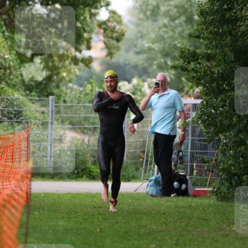 15.06.2025 - 7 Türme Triathlon Michael Strokosch http://msf.ph/oto/7959184 15.06.2025 12:07:37 Schwimmen 460, 618 meine-sportfotos.de