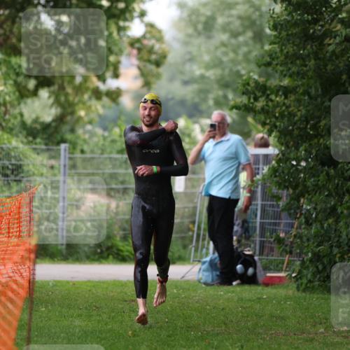 15.06.2025 - 7 Türme Triathlon Michael Strokosch http://msf.ph/oto/7959192 15.06.2025 12:07:38 Schwimmen 460, 618 meine-sportfotos.de