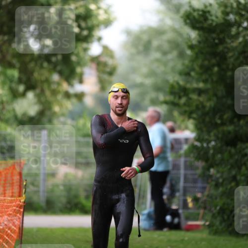 15.06.2025 - 7 Türme Triathlon Michael Strokosch http://msf.ph/oto/7959214 15.06.2025 12:07:40 Schwimmen 460, 618 meine-sportfotos.de