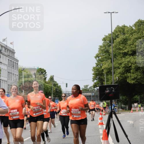 15.06.2025 - REWE Women's Run Jannik Wohlers http://msf.ph/oto/7959218 15.06.2025 09:44:47 Laufen 5522, 5189, 710, 5584 meine-sportfotos.de