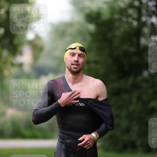 15.06.2025 - 7 Türme Triathlon Michael Strokosch http://msf.ph/oto/7959242 15.06.2025 12:07:41 Schwimmen 460, 618 meine-sportfotos.de