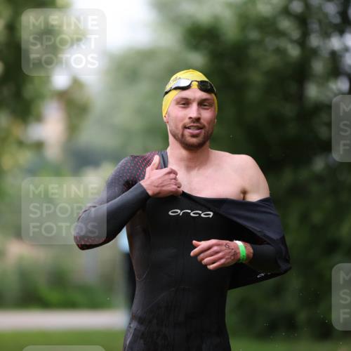 15.06.2025 - 7 Türme Triathlon Michael Strokosch http://msf.ph/oto/7959250 15.06.2025 12:07:42 Schwimmen 460, 618 meine-sportfotos.de