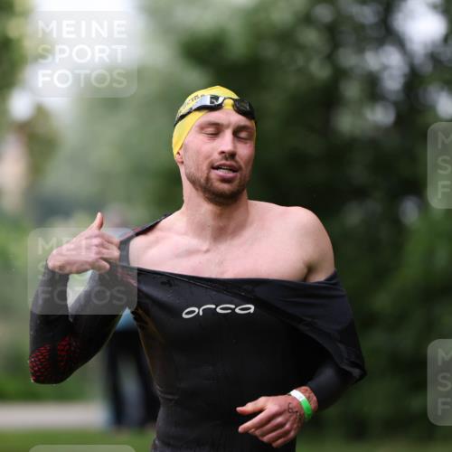15.06.2025 - 7 Türme Triathlon Michael Strokosch http://msf.ph/oto/7959256 15.06.2025 12:07:42 Schwimmen 460, 618 meine-sportfotos.de