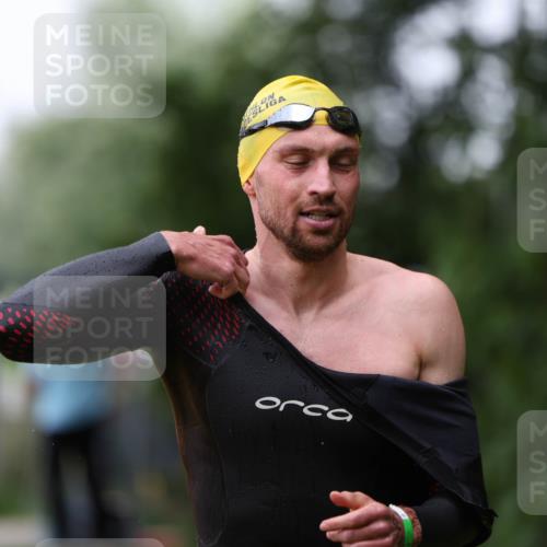 15.06.2025 - 7 Türme Triathlon Michael Strokosch http://msf.ph/oto/7959262 15.06.2025 12:07:42 Schwimmen 460, 618 meine-sportfotos.de