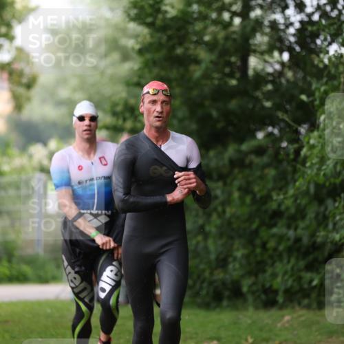 15.06.2025 - 7 Türme Triathlon Michael Strokosch http://msf.ph/oto/7959276 15.06.2025 12:09:01 Schwimmen 465, 505 meine-sportfotos.de