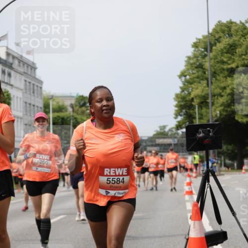 15.06.2025 - REWE Women's Run Jannik Wohlers http://msf.ph/oto/7959302 15.06.2025 09:44:49 Laufen 5200, 5584 meine-sportfotos.de