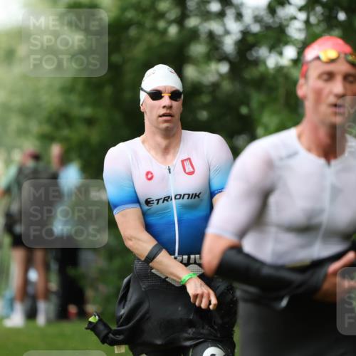 15.06.2025 - 7 Türme Triathlon Michael Strokosch http://msf.ph/oto/7959323 15.06.2025 12:09:03 Schwimmen 465, 505 meine-sportfotos.de