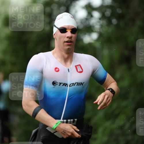 15.06.2025 - 7 Türme Triathlon Michael Strokosch http://msf.ph/oto/7959336 15.06.2025 12:09:04 Schwimmen 465, 505 meine-sportfotos.de