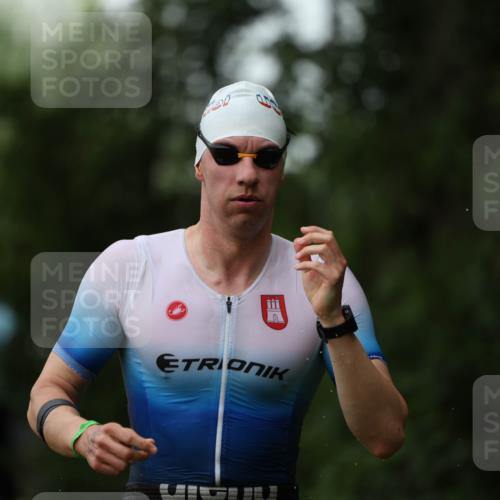 15.06.2025 - 7 Türme Triathlon Michael Strokosch http://msf.ph/oto/7959339 15.06.2025 12:09:04 Schwimmen 465, 505 meine-sportfotos.de
