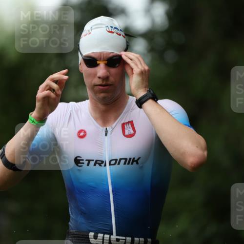 15.06.2025 - 7 Türme Triathlon Michael Strokosch http://msf.ph/oto/7959344 15.06.2025 12:09:04 Schwimmen 465, 505 meine-sportfotos.de