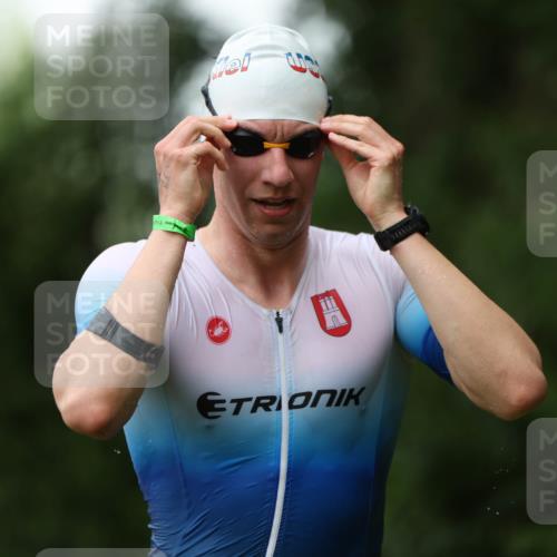 15.06.2025 - 7 Türme Triathlon Michael Strokosch http://msf.ph/oto/7959352 15.06.2025 12:09:04 Schwimmen 465, 505 meine-sportfotos.de