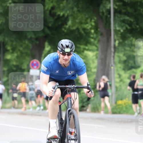 15.06.2025 - 7 Türme Triathlon Yannick Fuchs http://msf.ph/oto/7959356 15.06.2025 13:47:43 Radfahren 925, 1026, 1135 meine-sportfotos.de