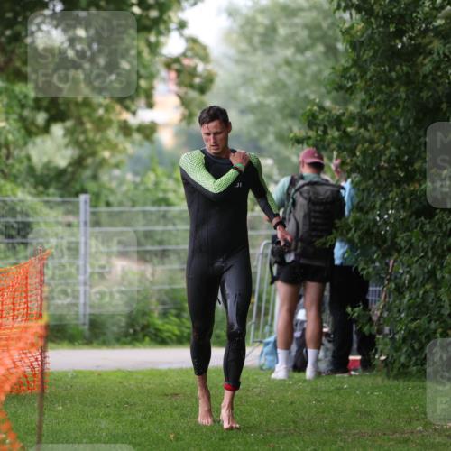 15.06.2025 - 7 Türme Triathlon Michael Strokosch http://msf.ph/oto/7959358 15.06.2025 12:09:37 Schwimmen 437 meine-sportfotos.de