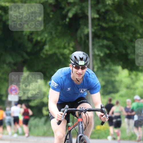 15.06.2025 - 7 Türme Triathlon Yannick Fuchs http://msf.ph/oto/7959361 15.06.2025 13:47:43 Radfahren 925, 1026, 1135 meine-sportfotos.de