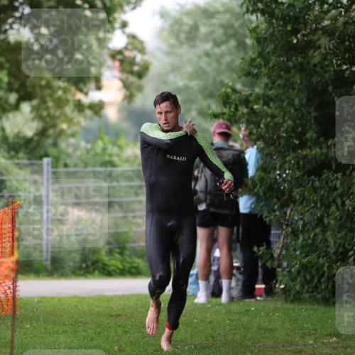 15.06.2025 - 7 Türme Triathlon Michael Strokosch http://msf.ph/oto/7959366 15.06.2025 12:09:37 Schwimmen 437 meine-sportfotos.de