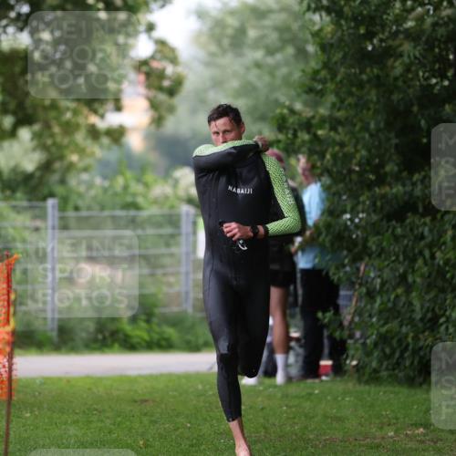 15.06.2025 - 7 Türme Triathlon Michael Strokosch http://msf.ph/oto/7959371 15.06.2025 12:09:38 Schwimmen 437 meine-sportfotos.de