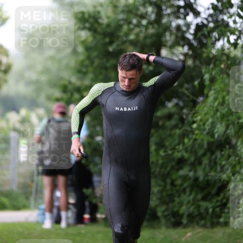 15.06.2025 - 7 Türme Triathlon Michael Strokosch http://msf.ph/oto/7959403 15.06.2025 12:09:39 Schwimmen 437 meine-sportfotos.de