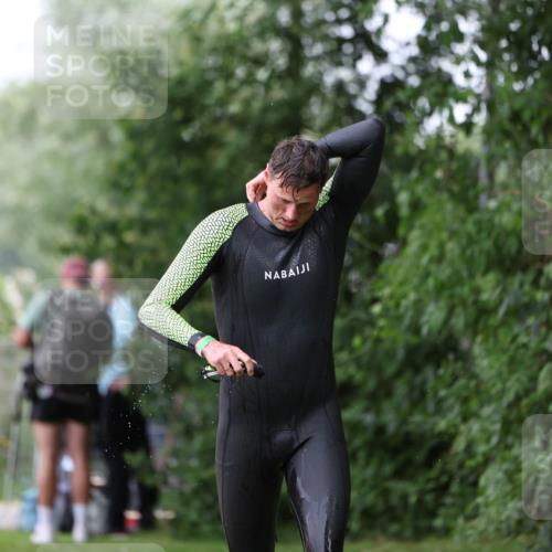 15.06.2025 - 7 Türme Triathlon Michael Strokosch http://msf.ph/oto/7959407 15.06.2025 12:09:39 Schwimmen 437 meine-sportfotos.de
