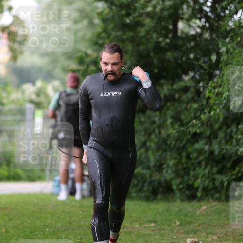 15.06.2025 - 7 Türme Triathlon Michael Strokosch http://msf.ph/oto/7959446 15.06.2025 12:09:59 Schwimmen 410, 571, 602 meine-sportfotos.de