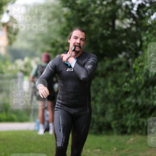 15.06.2025 - 7 Türme Triathlon Michael Strokosch http://msf.ph/oto/7959471 15.06.2025 12:10:00 Schwimmen 374, 410, 571, 602 meine-sportfotos.de