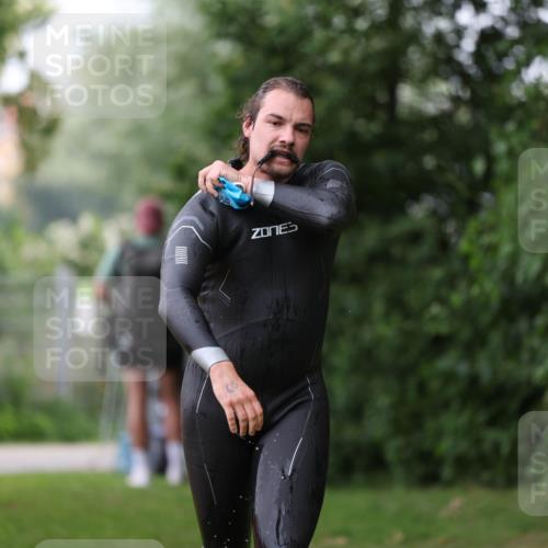 15.06.2025 - 7 Türme Triathlon Michael Strokosch http://msf.ph/oto/7959486 15.06.2025 12:10:01 Schwimmen 374, 410, 571, 602 meine-sportfotos.de
