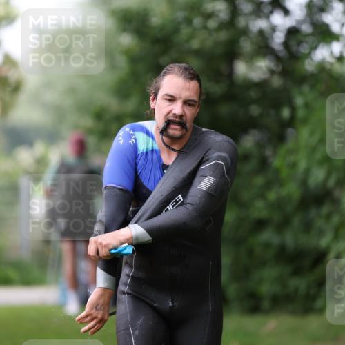 15.06.2025 - 7 Türme Triathlon Michael Strokosch http://msf.ph/oto/7959501 15.06.2025 12:10:01 Schwimmen 374, 410, 571, 602 meine-sportfotos.de