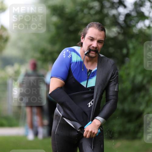 15.06.2025 - 7 Türme Triathlon Michael Strokosch http://msf.ph/oto/7959506 15.06.2025 12:10:01 Schwimmen 374, 410, 571, 602 meine-sportfotos.de