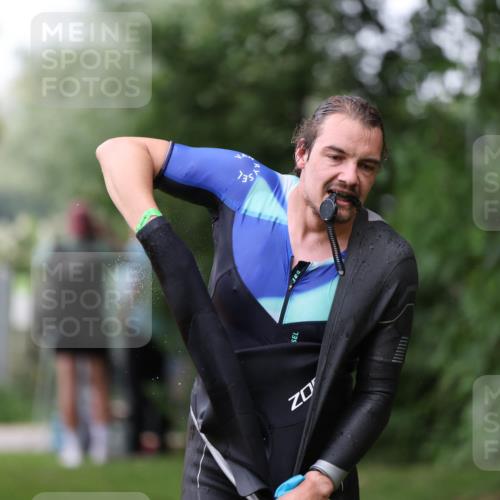 15.06.2025 - 7 Türme Triathlon Michael Strokosch http://msf.ph/oto/7959514 15.06.2025 12:10:01 Schwimmen 374, 410, 571, 602 meine-sportfotos.de