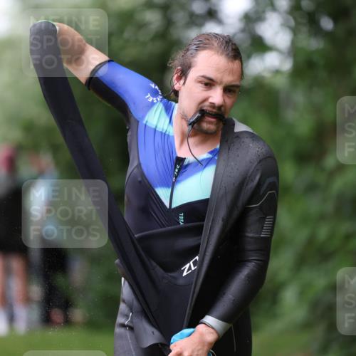 15.06.2025 - 7 Türme Triathlon Michael Strokosch http://msf.ph/oto/7959521 15.06.2025 12:10:02 Schwimmen 374, 410, 571, 602 meine-sportfotos.de