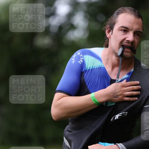 15.06.2025 - 7 Türme Triathlon Michael Strokosch http://msf.ph/oto/7959556 15.06.2025 12:10:02 Schwimmen 374, 410, 571, 602 meine-sportfotos.de