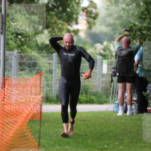 15.06.2025 - 7 Türme Triathlon Michael Strokosch http://msf.ph/oto/7959611 15.06.2025 12:10:09 Schwimmen 374, 410, 571, 602 meine-sportfotos.de