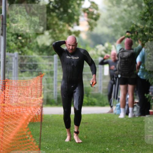 15.06.2025 - 7 Türme Triathlon Michael Strokosch http://msf.ph/oto/7959619 15.06.2025 12:10:09 Schwimmen 374, 410, 571, 602 meine-sportfotos.de