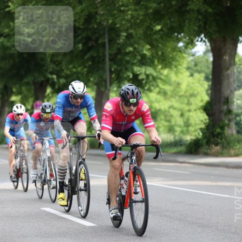 15.06.2025 - 7 Türme Triathlon Yannick Fuchs http://msf.ph/oto/7959624 15.06.2025 09:52:24 Radfahren 39, 40 meine-sportfotos.de