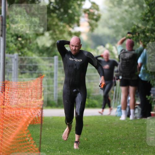 15.06.2025 - 7 Türme Triathlon Michael Strokosch http://msf.ph/oto/7959626 15.06.2025 12:10:09 Schwimmen 374, 410, 571, 602 meine-sportfotos.de