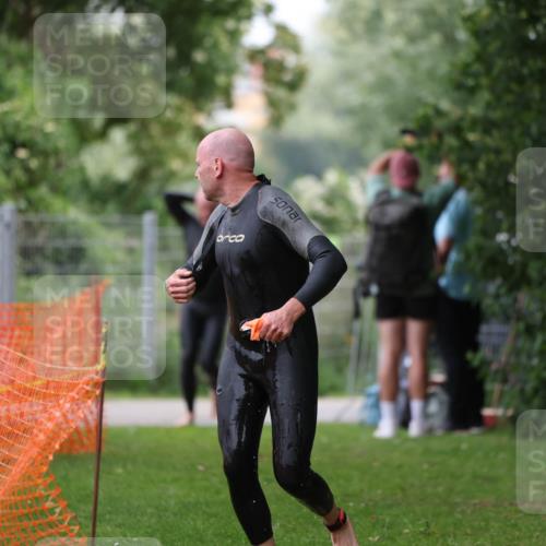 15.06.2025 - 7 Türme Triathlon Michael Strokosch http://msf.ph/oto/7959652 15.06.2025 12:10:10 Schwimmen 374, 410, 571, 602 meine-sportfotos.de
