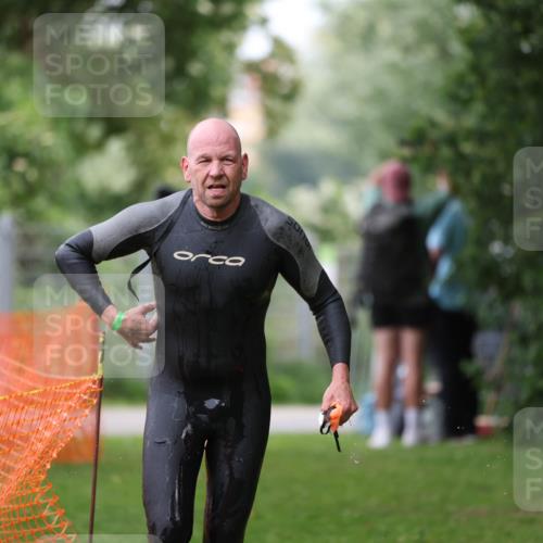 15.06.2025 - 7 Türme Triathlon Michael Strokosch http://msf.ph/oto/7959671 15.06.2025 12:10:11 Schwimmen 374, 410, 571, 602 meine-sportfotos.de