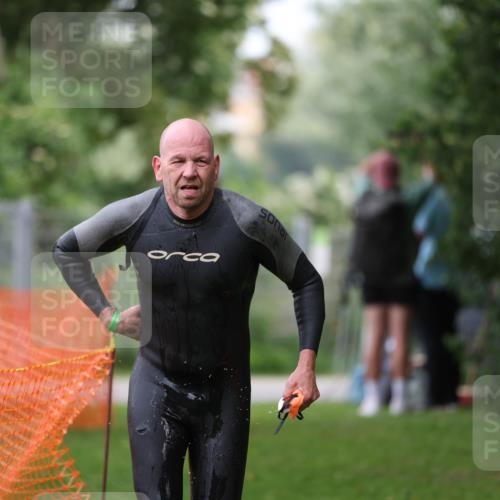 15.06.2025 - 7 Türme Triathlon Michael Strokosch http://msf.ph/oto/7959681 15.06.2025 12:10:12 Schwimmen 374, 410, 571 meine-sportfotos.de