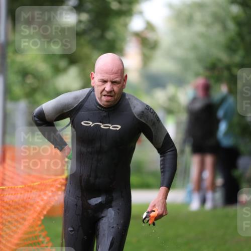15.06.2025 - 7 Türme Triathlon Michael Strokosch http://msf.ph/oto/7959687 15.06.2025 12:10:12 Schwimmen 374, 410, 571 meine-sportfotos.de