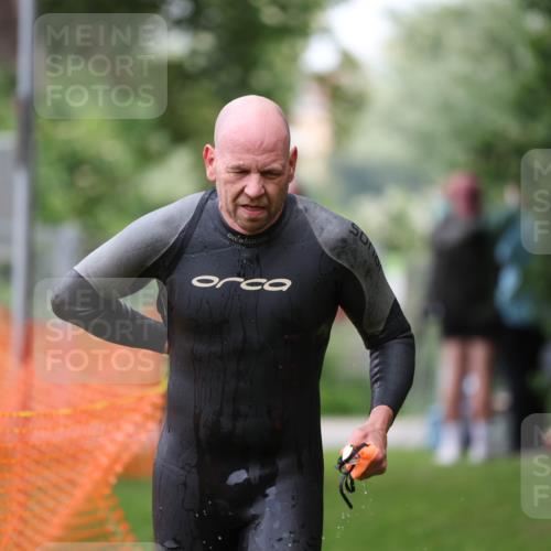 15.06.2025 - 7 Türme Triathlon Michael Strokosch http://msf.ph/oto/7959693 15.06.2025 12:10:12 Schwimmen 374, 410, 571 meine-sportfotos.de