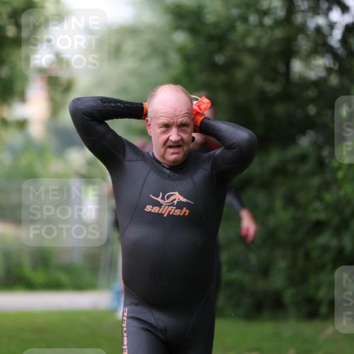 15.06.2025 - 7 Türme Triathlon Michael Strokosch http://msf.ph/oto/7959776 15.06.2025 12:10:18 Schwimmen 374, 410, 571 meine-sportfotos.de