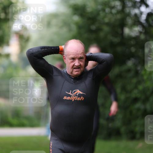 15.06.2025 - 7 Türme Triathlon Michael Strokosch http://msf.ph/oto/7959786 15.06.2025 12:10:18 Schwimmen 374, 410, 571 meine-sportfotos.de