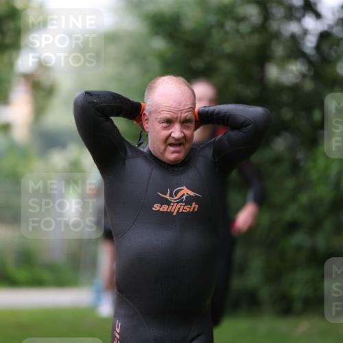 15.06.2025 - 7 Türme Triathlon Michael Strokosch http://msf.ph/oto/7959794 15.06.2025 12:10:18 Schwimmen 374, 410, 571 meine-sportfotos.de