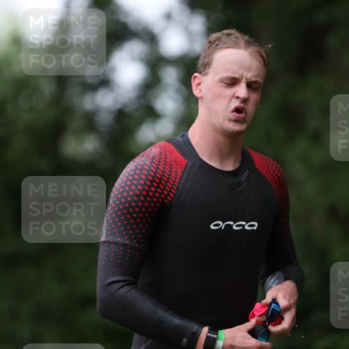 15.06.2025 - 7 Türme Triathlon Michael Strokosch http://msf.ph/oto/7959808 15.06.2025 12:10:20 Schwimmen 374, 410, 571 meine-sportfotos.de