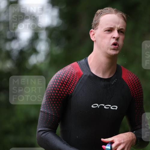 15.06.2025 - 7 Türme Triathlon Michael Strokosch http://msf.ph/oto/7959815 15.06.2025 12:10:21 Schwimmen 374, 410, 571 meine-sportfotos.de
