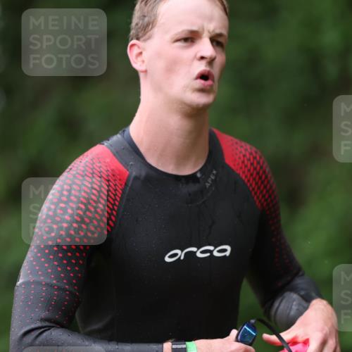 15.06.2025 - 7 Türme Triathlon Michael Strokosch http://msf.ph/oto/7959819 15.06.2025 12:10:21 Schwimmen 374, 410, 571 meine-sportfotos.de