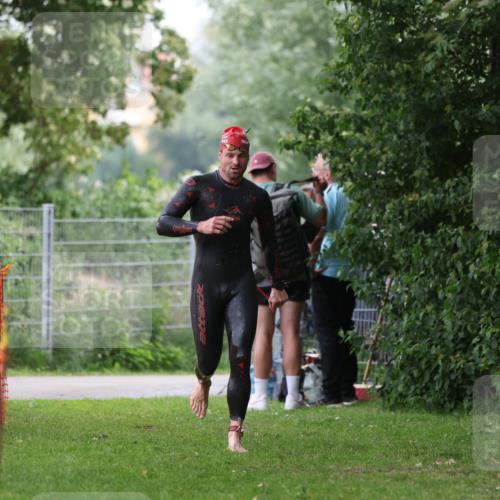 15.06.2025 - 7 Türme Triathlon Michael Strokosch http://msf.ph/oto/7959827 15.06.2025 12:10:45 Schwimmen 392, 399 meine-sportfotos.de