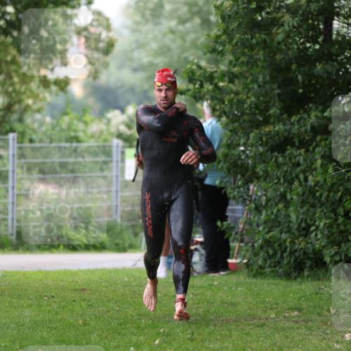 15.06.2025 - 7 Türme Triathlon Michael Strokosch http://msf.ph/oto/7959841 15.06.2025 12:10:45 Schwimmen 392, 399 meine-sportfotos.de