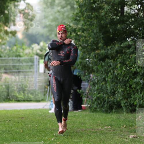 15.06.2025 - 7 Türme Triathlon Michael Strokosch http://msf.ph/oto/7959852 15.06.2025 12:10:45 Schwimmen 392, 399 meine-sportfotos.de