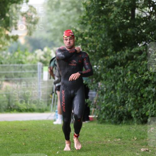 15.06.2025 - 7 Türme Triathlon Michael Strokosch http://msf.ph/oto/7959859 15.06.2025 12:10:46 Schwimmen 392, 399 meine-sportfotos.de